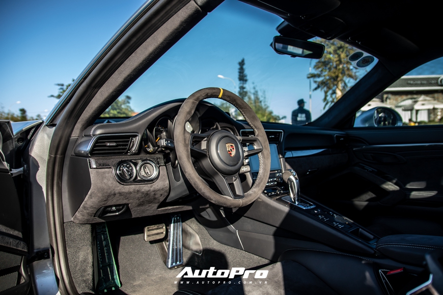 Sau 2 năm về garage, Porsche 911 GT2 RS giá hơn 20 tỷ đồng của doanh nhân Đặng Lê Nguyên Vũ lần đầu tiên lộ diện - Ảnh 9. Sau 2 năm về garage, Porsche 911 GT2 RS giá hơn 20 tỷ đồng của doanh nhân Đặng Lê Nguyên Vũ lần đầu tiên lộ diện - Ảnh 9.