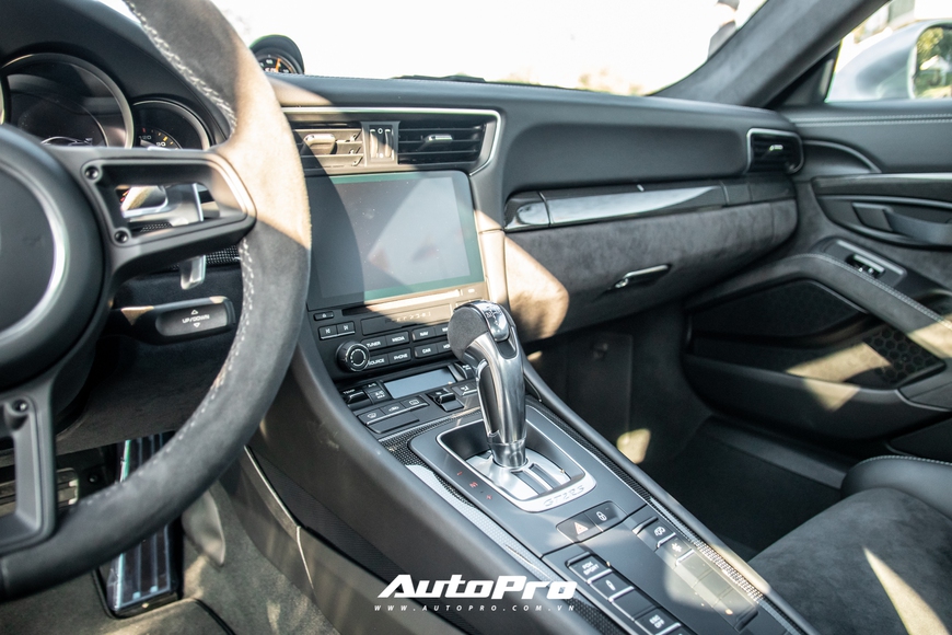 Sau 2 năm về garage, Porsche 911 GT2 RS giá hơn 20 tỷ đồng của doanh nhân Đặng Lê Nguyên Vũ lần đầu tiên lộ diện - Ảnh 11. Sau 2 năm về garage, Porsche 911 GT2 RS giá hơn 20 tỷ đồng của doanh nhân Đặng Lê Nguyên Vũ lần đầu tiên lộ diện - Ảnh 11.