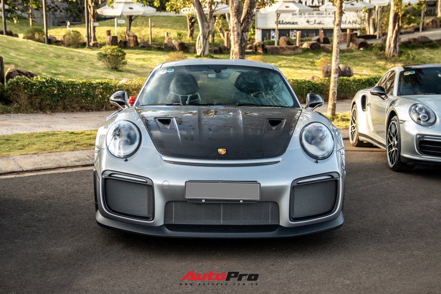 Sau 2 năm về garage, Porsche 911 GT2 RS giá hơn 20 tỷ đồng của doanh nhân Đặng Lê Nguyên Vũ lần đầu tiên lộ diện - Ảnh 2. Sau 2 năm về garage, Porsche 911 GT2 RS giá hơn 20 tỷ đồng của doanh nhân Đặng Lê Nguyên Vũ lần đầu tiên lộ diện - Ảnh 2.
