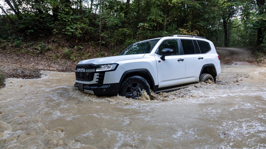 Loạt hình ảnh mới sẽ khiến đại gia Việt thêm sốt ruột khi chưa mua được Toyota Land Cruiser 2021