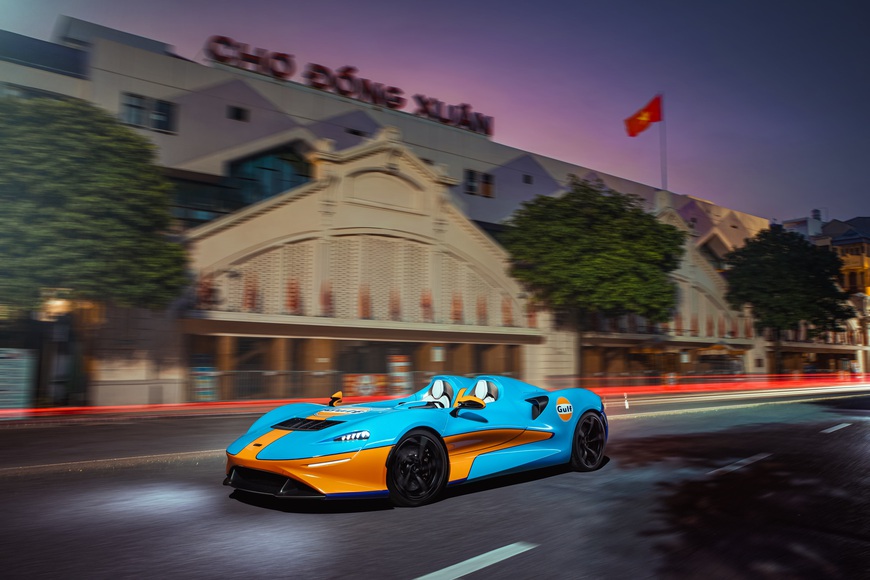 Siêu phẩm không kính McLaren Elva bất ngờ lộ ảnh thả dáng tại Hà Nội, kết thúc hành trình vòng quanh thế giới - Ảnh 3. Siêu phẩm không kính McLaren Elva bất ngờ lộ ảnh thả dáng tại Hà Nội, kết thúc hành trình vòng quanh thế giới - Ảnh 3.