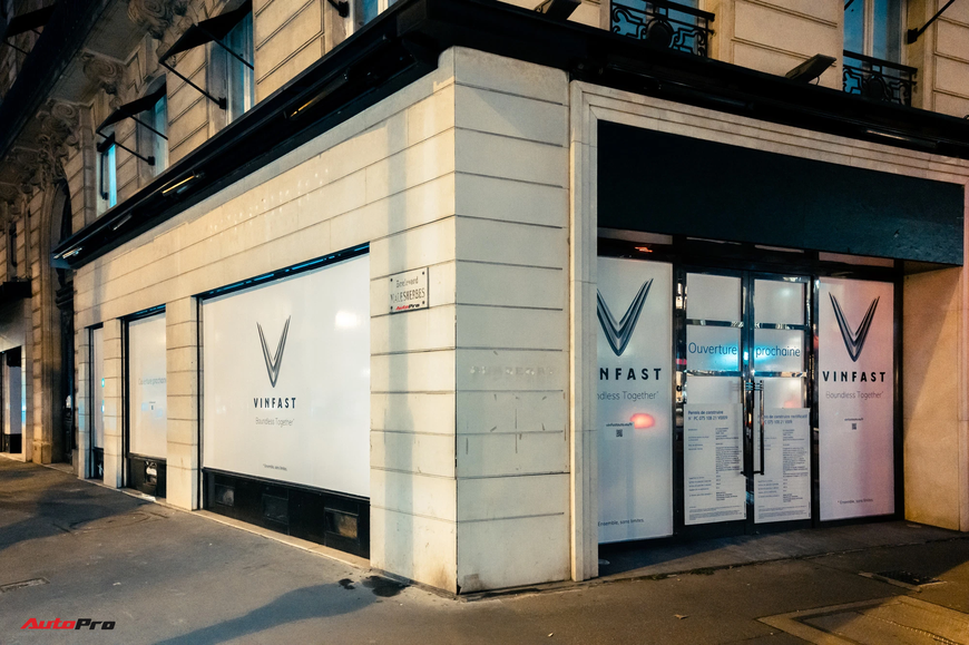 Ảnh độc quyền: Diện kiến showroom VinFast 3 mặt tiền giữa Paris, đẹp lung linh chỉ chờ mở cửa - Ảnh 5.