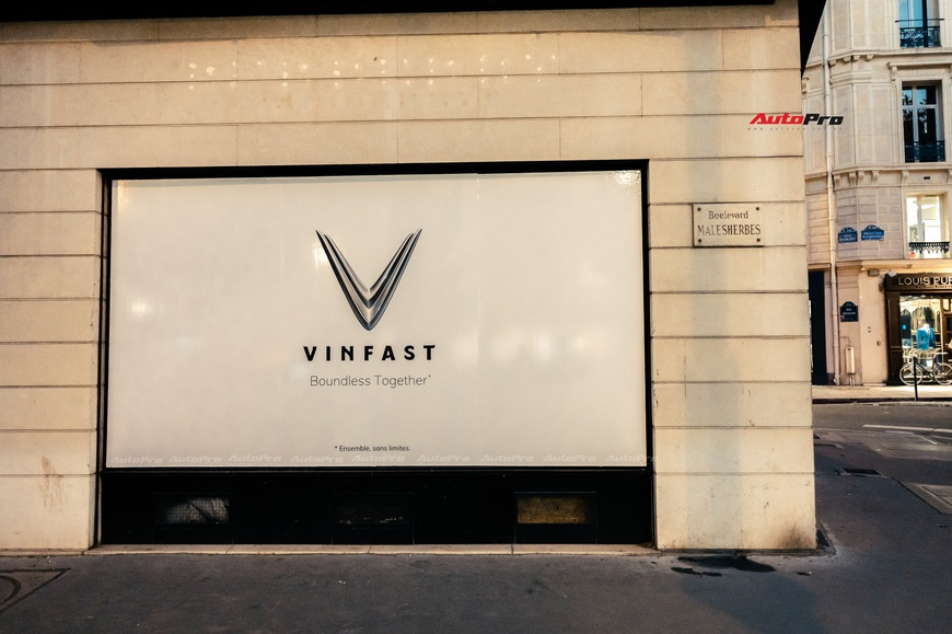 Ảnh độc quyền: Diện mạo showroom VinFast 3 mặt tiền giữa Paris, đẹp lung linh chỉ chờ mở cửa - Ảnh 7. Ảnh độc quyền: Diện mạo showroom VinFast 3 mặt tiền giữa Paris, đẹp lung linh chỉ chờ mở cửa - Ảnh 7.
