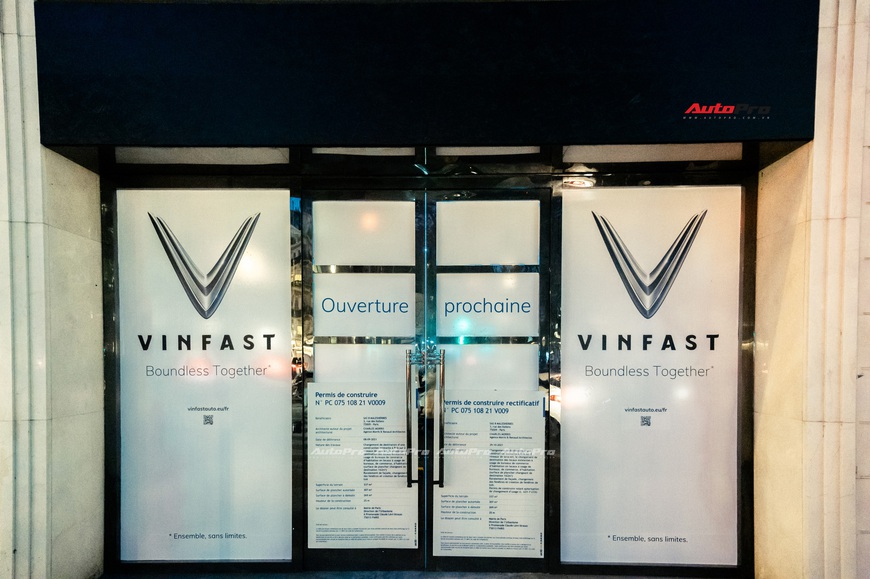 Ảnh độc quyền: Diện mạo showroom VinFast 3 mặt tiền giữa Paris, đẹp lung linh chỉ chờ mở cửa - Ảnh 4.