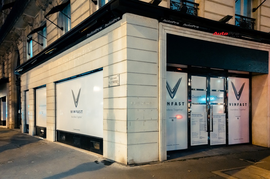 Ảnh độc quyền: Diện mạo showroom VinFast 3 mặt tiền giữa Paris, đẹp lung linh chỉ chờ mở cửa - Ảnh 5.