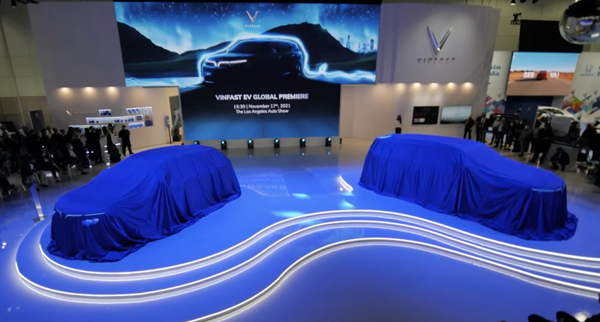 Ra mắt VinFast VF e35: Mercedes-Benz GLC phẳng, động cơ điện 402 mã lực, nhiều tính năng thông minh và công nghệ tự lái - Hình 14.