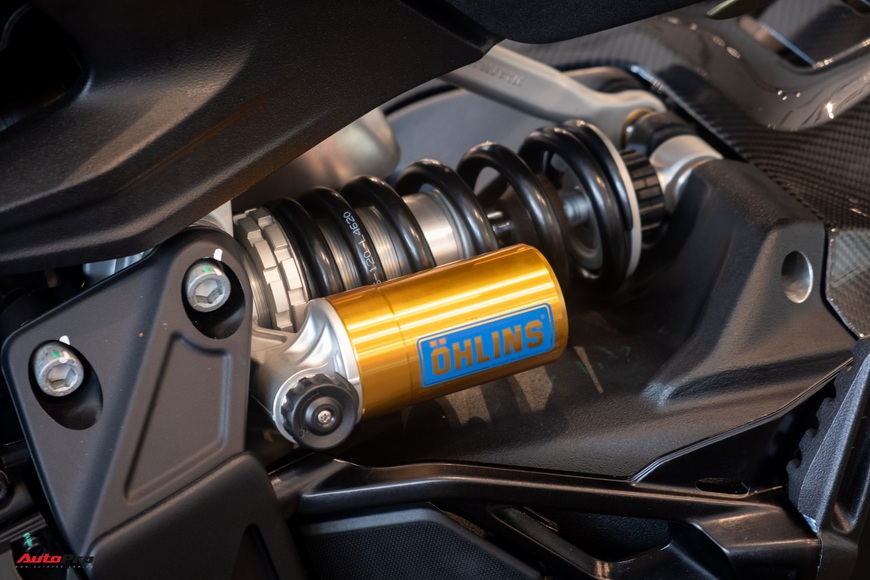 Lamborghini 2 bánh giá gần 1,3 tỷ đồng tại Việt Nam: Chủ xe ở Bình Dương, đặt xe phải thuyết phục hãng mẹ, khó đưa về chiếc thứ hai - Ảnh 14. Lamborghini 2 bánh giá gần 1,3 tỷ đồng tại Việt Nam: Chủ xe ở Bình Dương, đặt xe phải thuyết phục hãng mẹ, khó đưa về chiếc thứ hai - Ảnh 14.