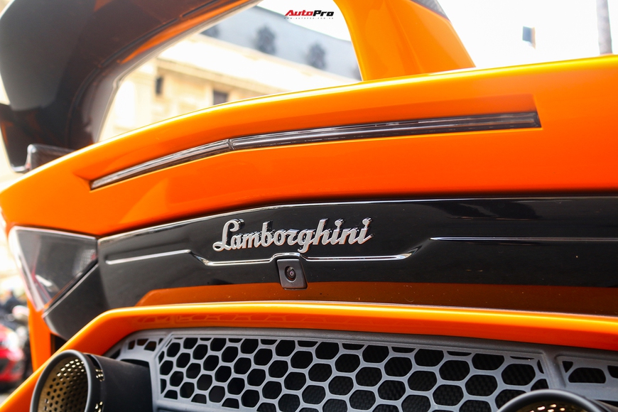 Cận cảnh chiếc Lamborghini Aventador SVJ Roadster màu cam vừa về Việt Nam - Ảnh 10.