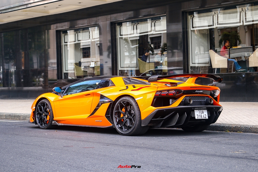 Cận cảnh Lamborghini Aventador SVJ Roadster đầu tiên ra biển trắng tại Việt Nam, tiền đóng thuế trước bạ chắc chắn đủ mua thêm chiếc BMW - Ảnh 3.