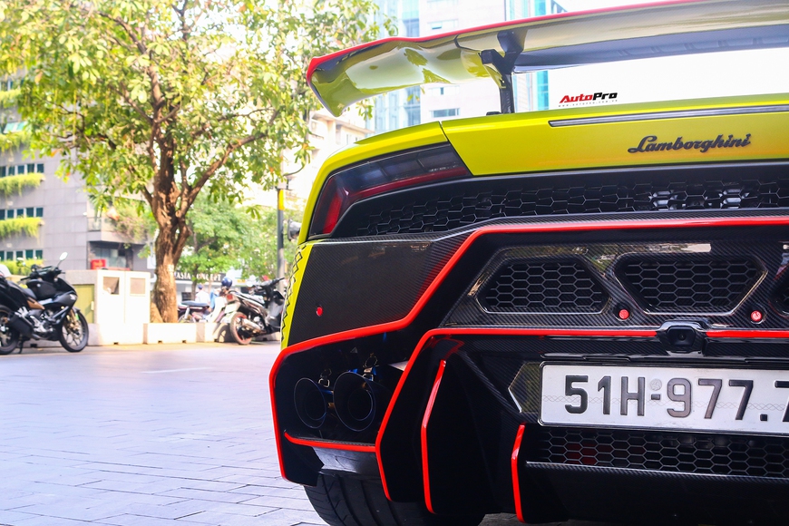 Vợ chồng Đoàn Di Băng xuống phố cùng siêu xe Lamborghini Huracan độ STO giá hơn 21 tỷ đồng - Ảnh 9.