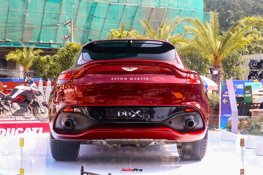 Cận cảnh Aston Martin DBX thứ 2 về Việt Nam: Giá gần 17 tỷ đồng, màu sơn là điểm nhấn chính - Ảnh 7.