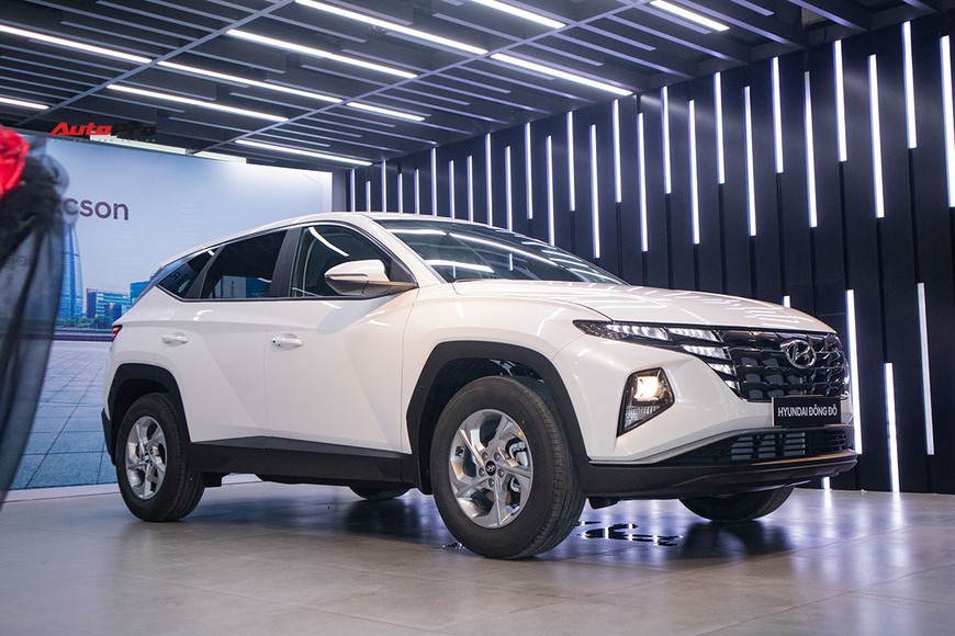 Chi tiết Hyundai Tucson 2022 bản giá rẻ 825 triệu đồng tại đại lý: Vẫn có màn hình lớn, phanh điện tử, tiện nghi cao cấp hơn Kona full - Ảnh 1. Chi tiết Hyundai Tucson 2022 bản giá rẻ 825 triệu đồng tại đại lý: Vẫn có màn hình lớn, phanh điện tử, tiện nghi cao cấp hơn Kona full - Ảnh 1.