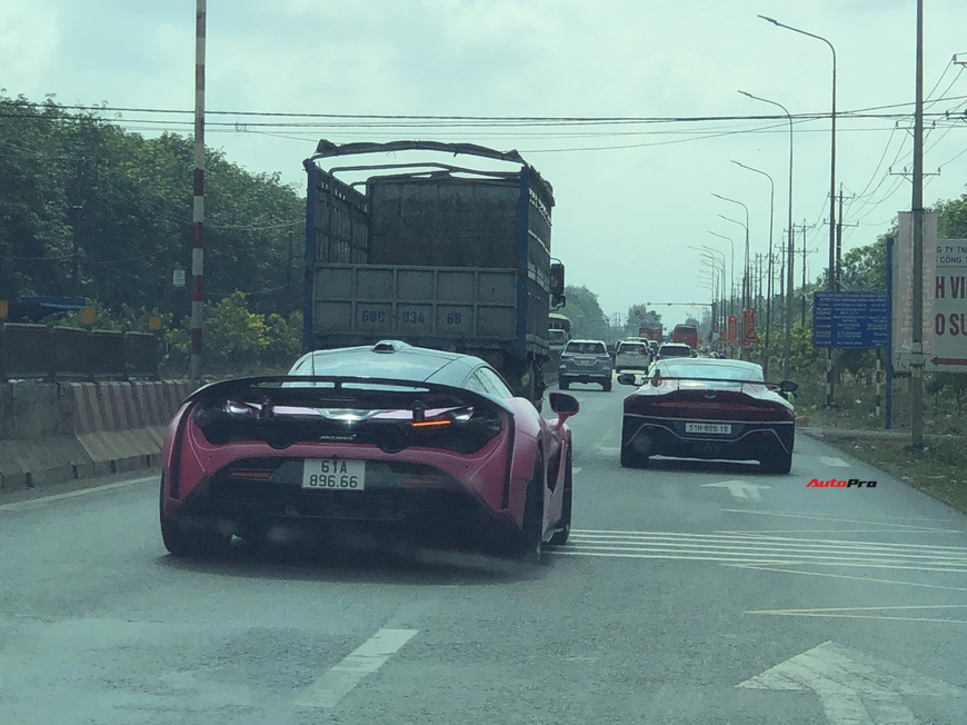 Tổng kết VietRally ngày đầu: Gần 50 siêu xe và xe thể thao vượt 200km đến Mũi Né, Pagani Huayra được chở trên xe chuyên dụng - Ảnh 8. Tổng kết VietRally ngày đầu: Gần 50 siêu xe và xe thể thao vượt 200km đến Mũi Né, Pagani Huayra được chở trên xe chuyên dụng - Ảnh 8.