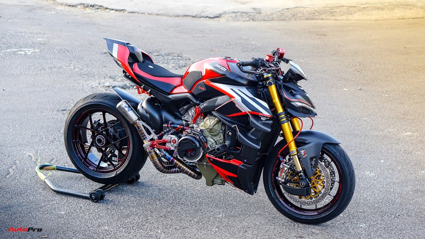 Biker Việt chi gần 1 tỷ đồng độ Ducati Streetfighter V4, riêng bộ mâm ngang ngửa chiếc Honda SH - Ảnh 1. Biker Việt chi gần 1 tỷ đồng độ Ducati Streetfighter V4, riêng bộ mâm ngang ngửa chiếc Honda SH - Ảnh 1.