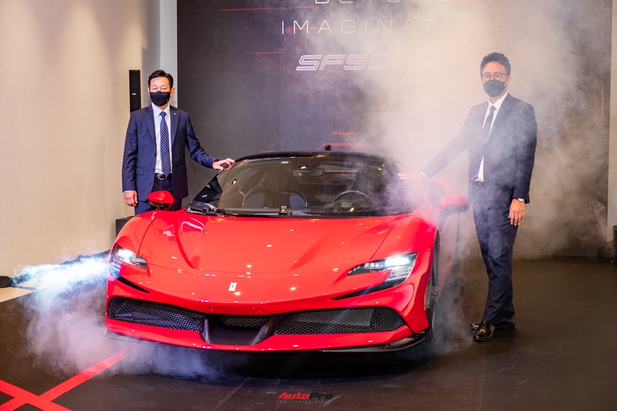 Ferrari SF90 Stradale chính hãng đầu tiên về Việt Nam: Giá trên 30 tỷ đồng, không phải xe của Cường Đô La - Ảnh 2. Ferrari SF90 Stradale chính hãng đầu tiên về Việt Nam: Giá trên 30 tỷ đồng, không phải xe của Cường Đô La - Ảnh 2.