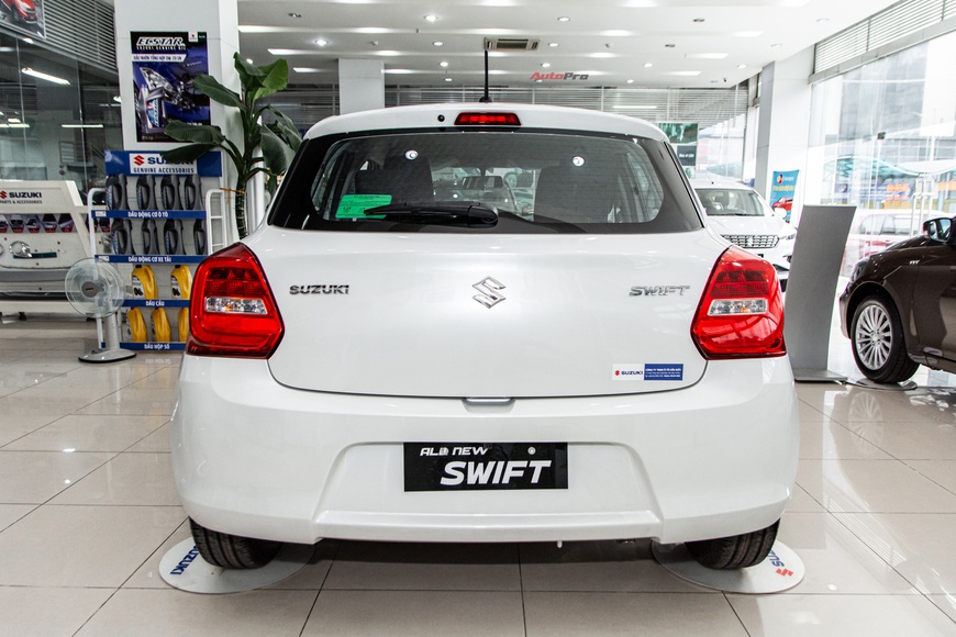 Khám phá Suzuki Swift 2021 giá 550 triệu vừa về đại lý: Có trang bị nhất phân khúc, tham vọng cải thiện doanh số - Ảnh 7. Khám phá Suzuki Swift 2021 giá 550 triệu vừa về đại lý: Có trang bị nhất phân khúc, tham vọng cải thiện doanh số - Ảnh 7.