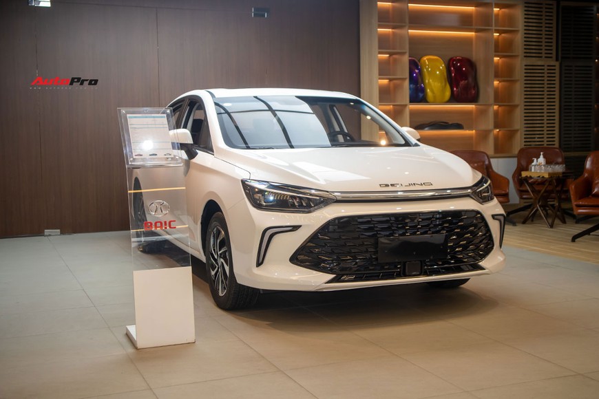Chi tiết Beijing U5 Plus Luxury vừa bán tại Việt Nam: Full option giá dưới 500 triệu đồng, cùng phân khúc Hyundai Elantra, rẻ hơn Accent - Ảnh 1.