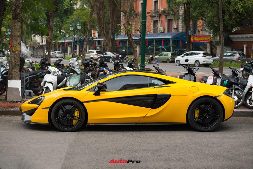 Đại gia Hà Thanh mang McLaren 570S chục tỷ dạo phố, màu sơn chi tiết độc nhất tại Việt Nam - Ảnh 3. Đại gia Hà Thanh mang McLaren 570S chục tỷ dạo phố, màu sơn chi tiết độc nhất tại Việt Nam - Ảnh 3.