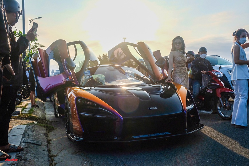 Biển người ken đặc dàn siêu xe hơn 300 tỷ đồng của đại gia Hoàng Kim Khánh tại Đà Nẵng, vắng bóng Koenigsegg Regera - Ảnh 1.