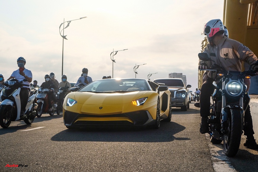 Biển người ken đặc dàn siêu xe hơn 300 tỷ đồng của đại gia Hoàng Kim Khánh tại Đà Nẵng, vắng bóng Koenigsegg Regera - Ảnh 11.