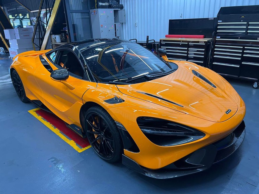 Đại gia Phú Quốc chi hàng trăm triệu đồng nâng cấp hệ thống ống xả mạ vàng cho siêu xe McLaren 765LT - Ảnh 4. Đại gia Phú Quốc chi hàng trăm triệu đồng nâng cấp hệ thống ống xả mạ vàng cho siêu xe McLaren 765LT - Ảnh 4.
