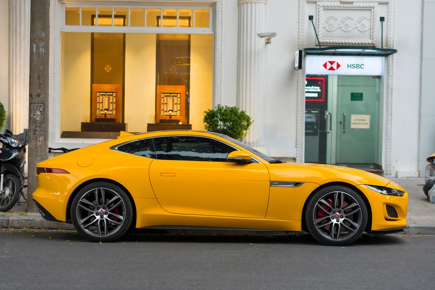 Đại gia Hà Nội đầu tiên chi hơn 8 tỷ đồng sở hữu Jaguar F-Type 2022 - Xe thể thao Anh quốc cho người thích độc lạ - Ảnh 6.