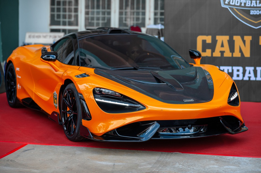 Loạt siêu xe gần 100 tỷ đồng nối đuôi về Cần Thơ: Nữ 9x mang tới 2 siêu phẩm, Aventador SV Coupe thứ 2 về Việt Nam - Ảnh 8. Loạt siêu xe gần 100 tỷ đồng nối đuôi về Cần Thơ: Nữ 9x mang tới 2 siêu phẩm, Aventador SV Coupe thứ 2 về Việt Nam - Ảnh 8.