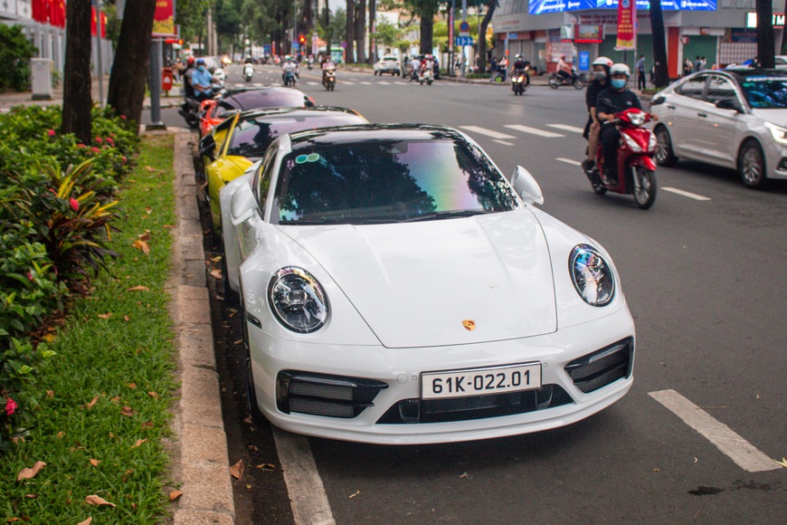 Dàn siêu xe, xe thể thao xuống phố dịp 30/4: Mãn nhãn với cặp đôi Huracan và 488 GTB - Ảnh 4. Dàn siêu xe, xe thể thao xuống phố dịp 30/4: Mãn nhãn với cặp đôi Huracan và 488 GTB - Ảnh 4.