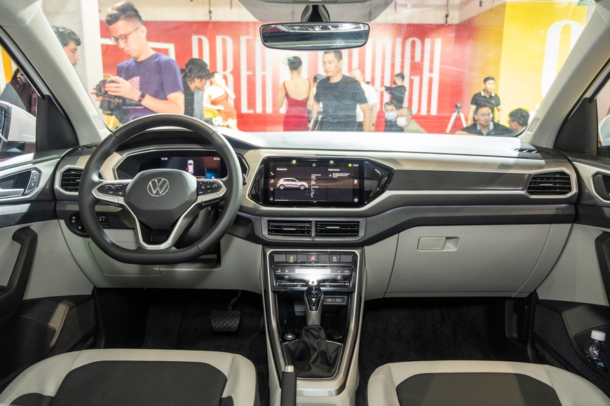 Ra mắt Volkswagen T-Cross 2022 tại Việt Nam: 2 phiên bản, giá cao nhất 1,3 tỷ đồng, tham vọng lấy thị phần của Peugeot 2008 - Ảnh 3. Ra mắt Volkswagen T-Cross 2022 tại Việt Nam: 2 phiên bản, giá cao nhất 1,3 tỷ đồng, tham vọng lấy thị phần của Peugeot 2008 - Ảnh 3.