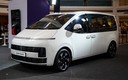 Hyundai Staria Hybrid về tới ĐNÁ: Có bản tới 11 chỗ, to hơn Carnival, dùng máy hybrid 245 mã lực, tiêu thụ 5,6l/100 km