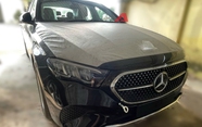 Soi nội ngoại thất Mercedes-Benz E-Class 2025 mới lộ diện tại Việt Nam: Dễ là bản ‘base’, có ADAS, mâm có thể gây tranh cãi