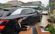 Vì sao công an xử phạt tài xế bị 'khoá đầu, khóa đuôi xe" khi đi chúc Tết ngày mùng 2 ở Hà Tĩnh?