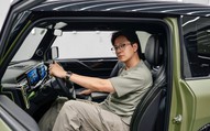 VinFast VF 3 của Ngô Kiến Huy độ chiến như Jeep thu nhỏ: Màu quân đội, lốp béo, ghế thể thao, thêm màn hình kép long lanh