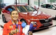VinFast tặng Lux A2.0 cho HLV Mai Đức Chung và dàn Klara cho tuyển thủ bóng đá nữ Việt Nam, người hâm mộ hóng quà cho đội tuyển nam