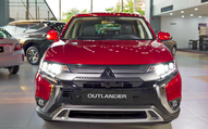 Mitsubishi Outlander dồn dập khuyến mãi, miễn trước bạ gần 100 triệu đồng, phả hơi nóng lên Honda CR-V