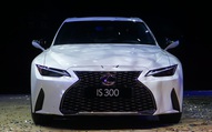 Ra mắt Lexus IS 2021 tại Việt Nam: 3 phiên bản, giá từ 2,13 tỷ đồng, đấu Mercedes-Benz C-Class và BMW 3-Series