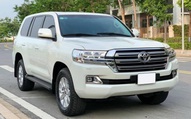 Xe ra mẫu mới, đại gia Việt bán luôn Toyota Land Cruiser vừa mua khi mới chạy 800km, nội thất chưa kịp bóc hết nilon