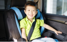 10 lưu ý quan trọng khi cho trẻ em đi xe ô tô