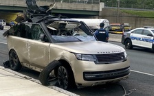  Range Rover đời mới thành sắt vụn khi ‘rơi tự do’ từ xe vận chuyển