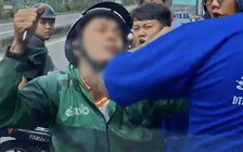 Lý do người đàn ông chặn ô tô, dùng gậy sắt đập kính chiếu hậu
