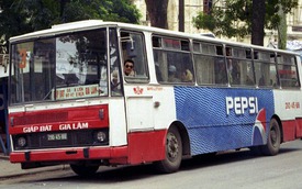 Chùm Ảnh: Hà Nội cũ cùng các mẫu xe bus KAROSA những năm 1990