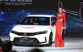 Lệ Quyên và dàn Hoa hậu đổ bộ Triển lãm ô tô Việt Nam 2022