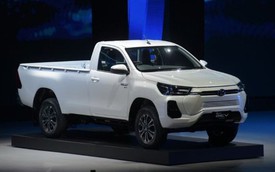 Ra mắt nguyên mẫu Toyota Hilux chạy điện: Cạnh tranh Ranger theo cách riêng