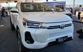 Chi tiết Toyota Hilux BEV: Bản thương mại ra mắt năm sau, đi trước Ford Ranger một bước