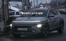 Hyundai Kona 2023 lần đầu được bắt gặp trên đường: Đèn hậu buổi tối dễ liên tưởng tới Porsche