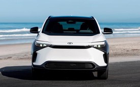 Mỹ: Xe điện Toyota bZ4X bị đại lý bán với giá 'bia kèm lạc' gần 30.000 USD