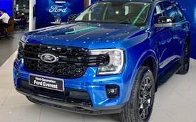 Ford Everest 2022 ồ ạt về đại lý, khách hàng muốn nhận xe sớm phải chấp nhận 'bia kèm lạc' cả trăm triệu đồng