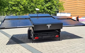 Tesla “khoe” nguyên mẫu “cục sạc di động” cho ô tô với ăng-ten vệ tinh SpaceX "Starlink" tích hợp