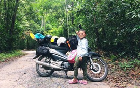 Ông bố ở TP.HCM đưa con đi “phượt” khắp thế gian bằng xe máy: 5 năm trải nghiệm đủ cảnh quan đẹp như trên phim, dạy con sống tự lập cực thấm