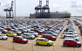 Ô tô nhập khẩu về Việt Nam giảm mạnh, giá tăng hàng nghìn USD/chiếc